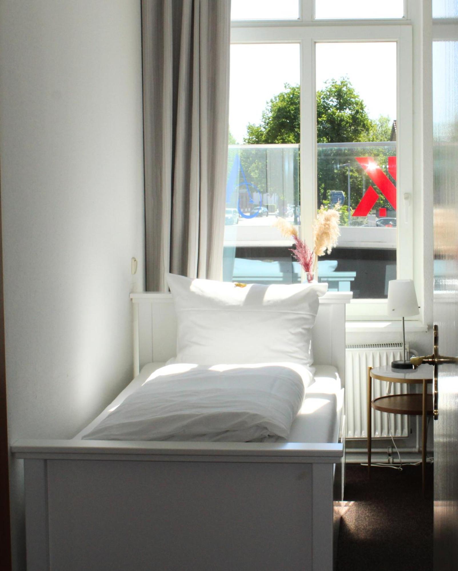 Hotel Adler & Eventlocation Gmbh Итцехое Екстериор снимка
